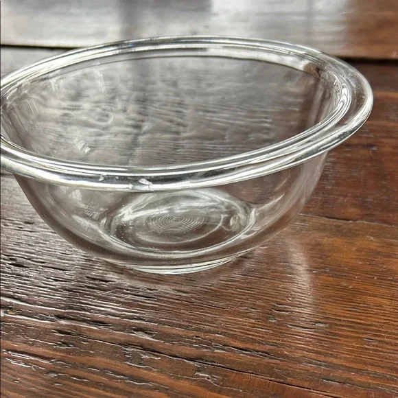 Pyrex Mixing Bowl - Picture 2 of 3